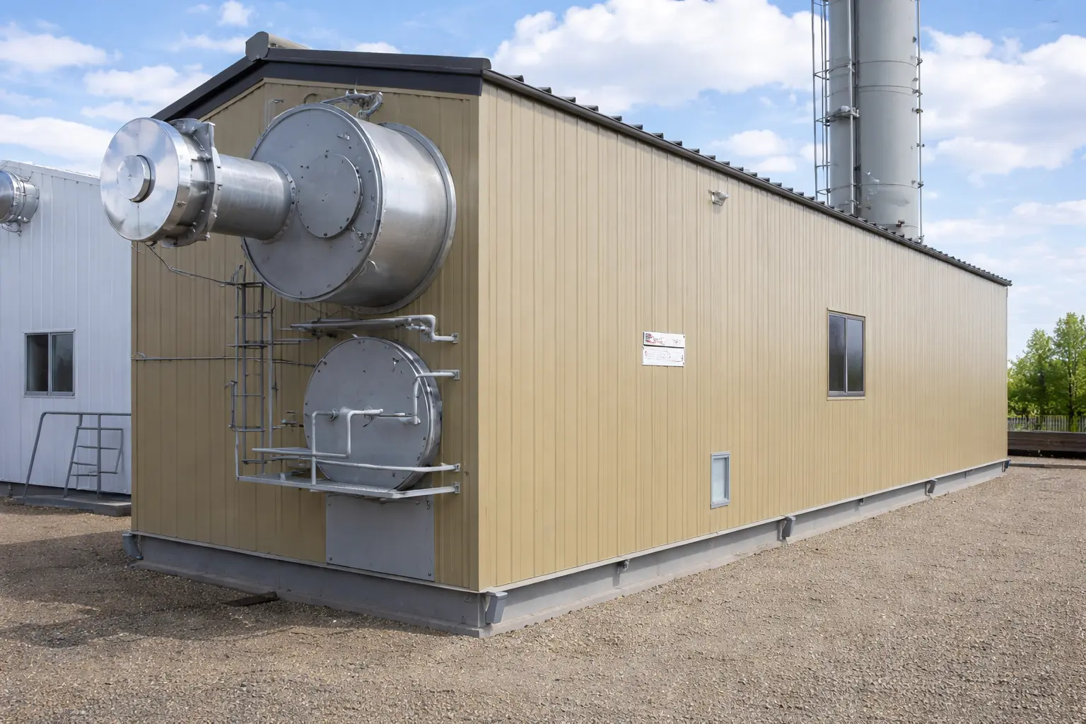 Packaged glycol dehydration building at a gas facility